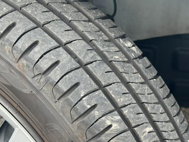 ムーヴ L SAIII 純正ナビ/衝突軽減装置/オートハイビーム/車線逸脱警報/横滑り防止機能/アイドリングストップ/電動格納ドアミラー/ドアバイザー/ヘッドライトレレベライザー/盗難防止装置/スペアキー/取扱説明書/保証書(78枚目)