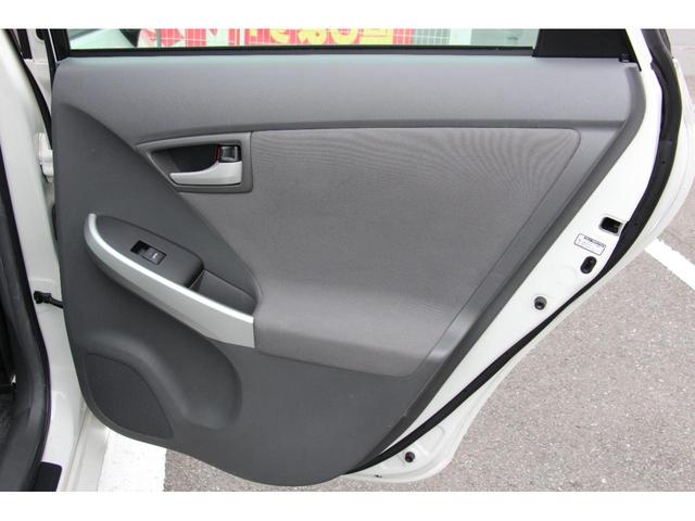 プリウス Ｓ　ＥＴＣ　バックカメラ　ナビ　アルミホイール　オートライト　ＣＶＴ　スマートキー　電動格納ミラー　盗難防止システム　ミュージックプレイヤー接続可　衝突安全ボディ　ＡＢＳ　ＥＳＣ　エアコン（46枚目）