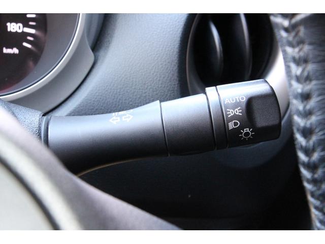 ジューク １５ＲＸ　Ｖセレクション　バックカメラ　レーンアシスト　衝突被害軽減システム　ナビ　ＴＶ　オートライト　アルミホイール　スマートキー　アイドリングストップ　電動格納ミラー　ＣＶＴ　盗難防止システム　衝突安全ボディ　ＣＤ（8枚目）