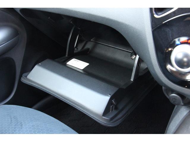 ジューク １５ＲＸ　Ｖセレクション　バックカメラ　レーンアシスト　衝突被害軽減システム　ナビ　ＴＶ　オートライト　アルミホイール　スマートキー　アイドリングストップ　電動格納ミラー　ＣＶＴ　盗難防止システム　衝突安全ボディ　ＣＤ（16枚目）