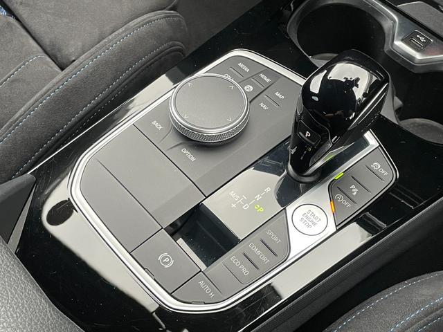 1シリーズ M135i xDrive ワンオーナー 4WD ドライブレコーダー バックカメラ ナビ クリアランスソナー 追従クルーズコントロール パークアシスト 衝突被害軽減システム アルミホイール オートマチックハイビーム オートライト(8枚目)