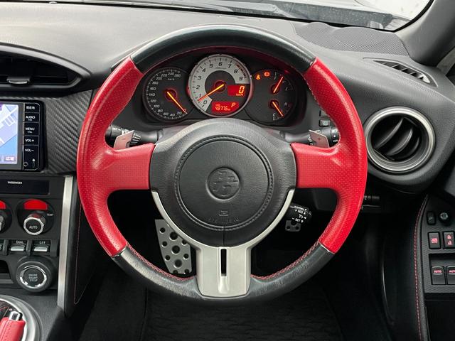 自ら操るハンドル！ドライバーの生命線です。お客様の目で実際にご確認ください。