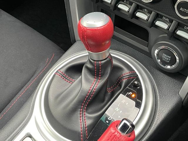 発進時や後退時に必ず操作するレバーです。操作のしやすさが肝になってきます。ぜひ一度体感してください。