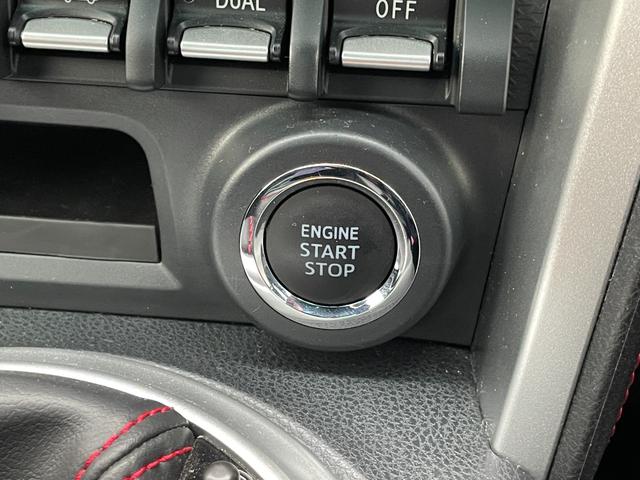 プッシュエンジンスタートシステム、エンジン始動・停止をワンタッチで行うことができます。