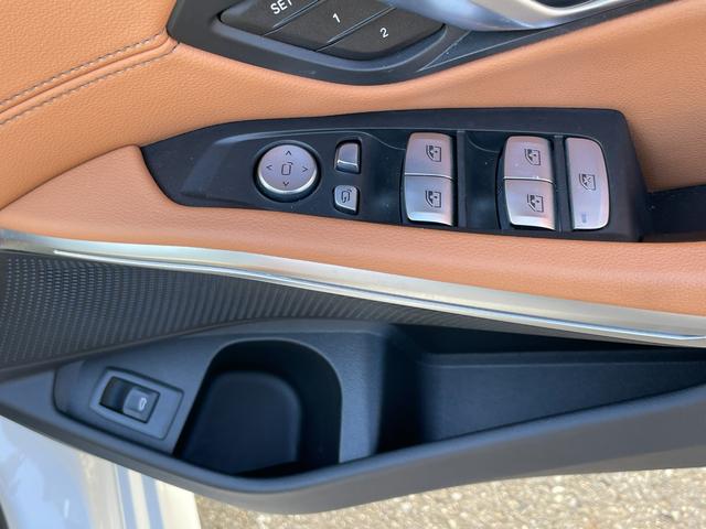 ３シリーズ ３１８ｉ　４０ｔｈアニバーサリーエディション　ワンオーナー　ドライブレコーダー　ＥＴＣ　バックカメラ　ナビ　クリアランスソナー　追従クルーズコントロール　レーンアシスト　パークアシスト　衝突被害軽減システム　アルミホイール　オートハイビーム（11枚目）