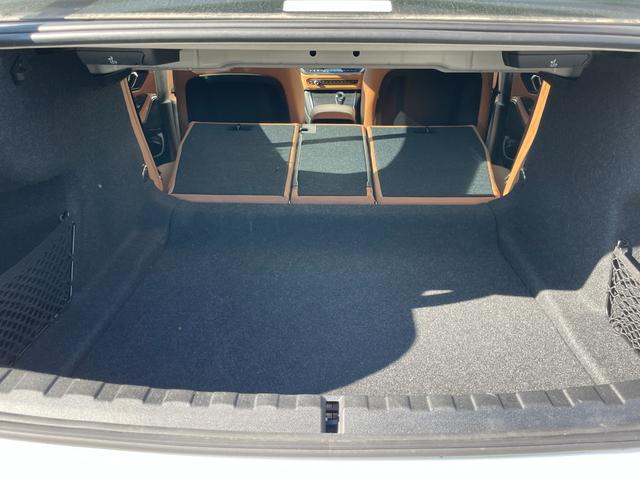 ３シリーズ ３１８ｉ　４０ｔｈアニバーサリーエディション　ワンオーナー　ドライブレコーダー　ＥＴＣ　バックカメラ　ナビ　クリアランスソナー　追従クルーズコントロール　レーンアシスト　パークアシスト　衝突被害軽減システム　アルミホイール　オートハイビーム（22枚目）