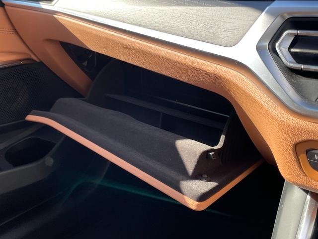 ３シリーズ ３１８ｉ　４０ｔｈアニバーサリーエディション　ワンオーナー　ドライブレコーダー　ＥＴＣ　バックカメラ　ナビ　クリアランスソナー　追従クルーズコントロール　レーンアシスト　パークアシスト　衝突被害軽減システム　アルミホイール　オートハイビーム（67枚目）