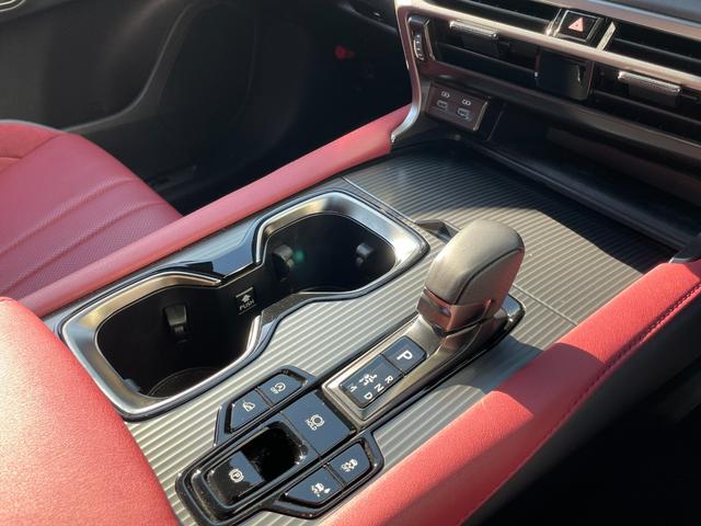 ＲＸ ＲＸ３５０　Ｆスポーツ　ワンオーナー　４ＷＤ　全周囲カメラ　クリアランスソナー　追従クルーズコントロール　レーンアシスト　パワーシート　パークアシスト　衝突被害軽減システム　ナビ　ＴＶ　オートマチックハイビーム　オートライト（9枚目）