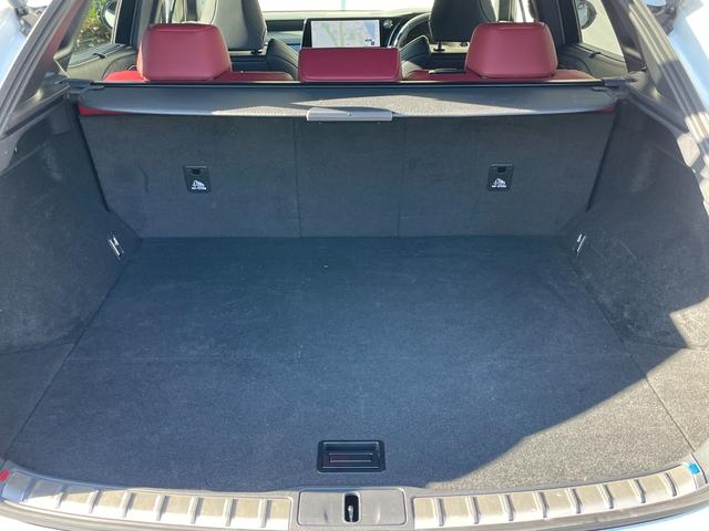 ＲＸ ＲＸ３５０　Ｆスポーツ　ワンオーナー　４ＷＤ　全周囲カメラ　クリアランスソナー　追従クルーズコントロール　レーンアシスト　パワーシート　パークアシスト　衝突被害軽減システム　ナビ　ＴＶ　オートマチックハイビーム　オートライト（18枚目）