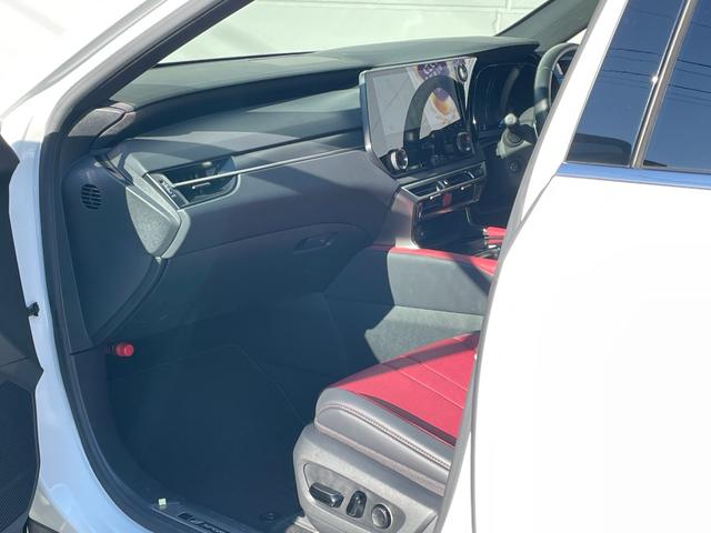 ＲＸ ＲＸ３５０　Ｆスポーツ　ワンオーナー　４ＷＤ　全周囲カメラ　クリアランスソナー　追従クルーズコントロール　レーンアシスト　パワーシート　パークアシスト　衝突被害軽減システム　ナビ　ＴＶ　オートマチックハイビーム　オートライト（22枚目）