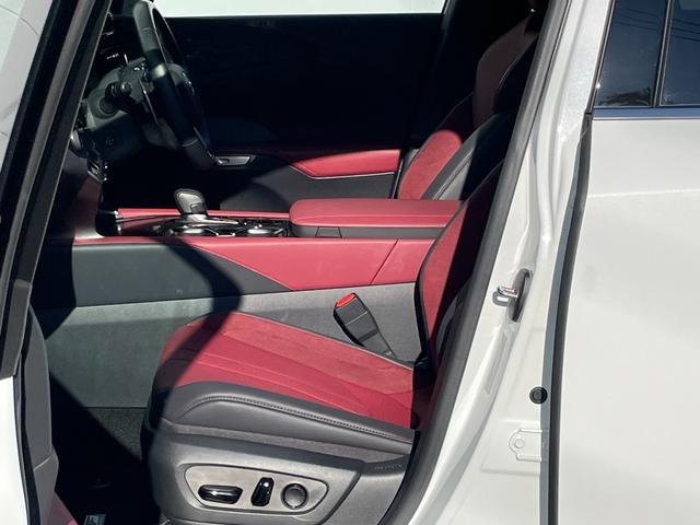 ＲＸ ＲＸ３５０　Ｆスポーツ　ワンオーナー　４ＷＤ　全周囲カメラ　クリアランスソナー　追従クルーズコントロール　レーンアシスト　パワーシート　パークアシスト　衝突被害軽減システム　ナビ　ＴＶ　オートマチックハイビーム　オートライト（27枚目）