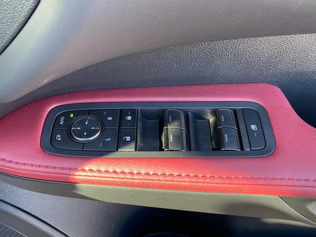 ＲＸ ＲＸ３５０　Ｆスポーツ　ワンオーナー　４ＷＤ　全周囲カメラ　クリアランスソナー　追従クルーズコントロール　レーンアシスト　パワーシート　パークアシスト　衝突被害軽減システム　ナビ　ＴＶ　オートマチックハイビーム　オートライト（63枚目）