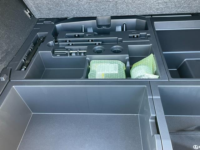 ＲＸ ＲＸ３５０　Ｆスポーツ　ワンオーナー　４ＷＤ　全周囲カメラ　クリアランスソナー　追従クルーズコントロール　レーンアシスト　パワーシート　パークアシスト　衝突被害軽減システム　ナビ　ＴＶ　オートマチックハイビーム　オートライト（71枚目）