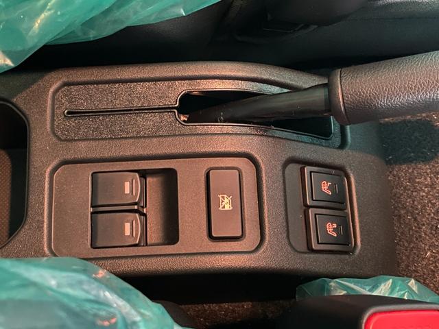 ジムニーノマド FC ユーザー買取車 デュアルカメラブレーキサポート 車線逸脱警報 アダプティブクルーズコントロール LEDヘッドライト オートライト シートヒーター 革巻きステアリング オートエアコン プッシュスタート(13枚目)