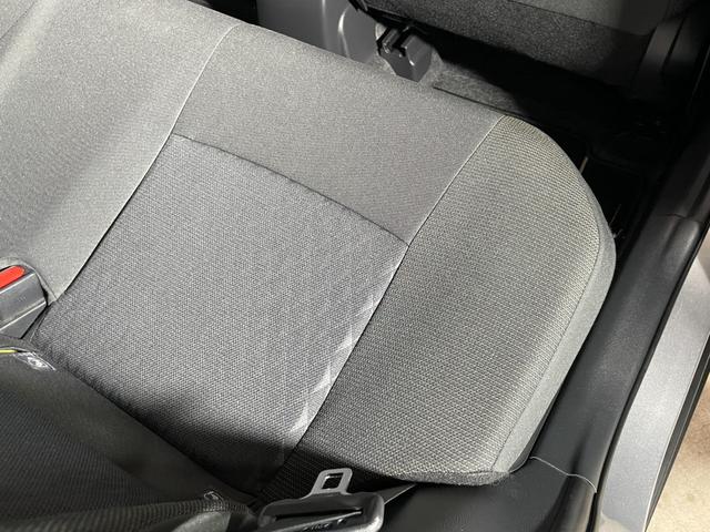 ヤリスクロス ハイブリッドＧ　ユーザー買取車　ブラインドスポットモニター　パノラミックビューモニター　ＬＥＤヘッドライト　オートライト　プリクラッシュセーフティ　レーダークルーズコントロール　ナビ　ＥＴＣ　プッシュスタート（40枚目）