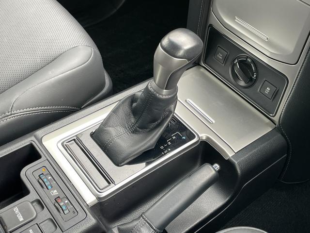 ランドクルーザープラド ＴＸ　Ｌパッケージ　４ＷＤ　ドライブレコーダー　ＥＴＣ　バックカメラ　クリアランスソナー　追従クルーズコントロール　レーンアシスト　パワーシート　衝突被害軽減システム　サンルーフ　ナビ　ＴＶ　オートマチックハイビーム（11枚目）