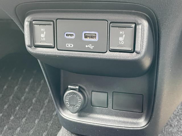 シエンタ ハイブリッドZ ワンオーナー 純正ナビフルセグTV 全方位モニター ETC2.0 追従クルーズコントロール 衝突被害軽減ブレーキ ブラインドスポットモニター 両側パワースライドドア シートヒーター オートハイビーム(9枚目)