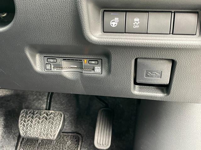 シエンタ ハイブリッドZ ワンオーナー 純正ナビフルセグTV 全方位モニター ETC2.0 追従クルーズコントロール 衝突被害軽減ブレーキ ブラインドスポットモニター 両側パワースライドドア シートヒーター オートハイビーム(11枚目)