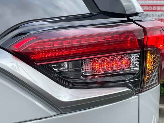 RAV4 G Zパッケージ ワンオーナー サンルーフ 純正ナビフルセグ 全方位カメラ デジタルミラー ETC2.0 衝突被害軽減ブレーキ 追従クルーズコントロール レーンキープアシスト ブラインドスポットモニター ワイヤレス充電(38枚目)