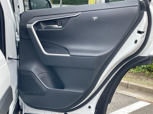 RAV4 G Zパッケージ ワンオーナー サンルーフ 純正ナビフルセグ 全方位カメラ デジタルミラー ETC2.0 衝突被害軽減ブレーキ 追従クルーズコントロール レーンキープアシスト ブラインドスポットモニター ワイヤレス充電(42枚目)