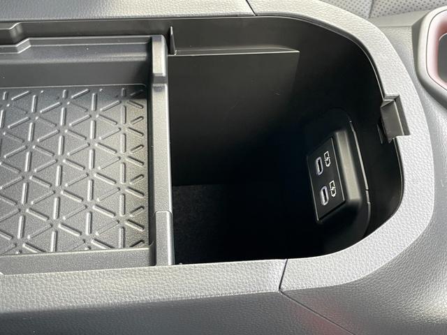 RAV4 G Zパッケージ ワンオーナー サンルーフ 純正ナビフルセグ 全方位カメラ デジタルミラー ETC2.0 衝突被害軽減ブレーキ 追従クルーズコントロール レーンキープアシスト ブラインドスポットモニター ワイヤレス充電(72枚目)