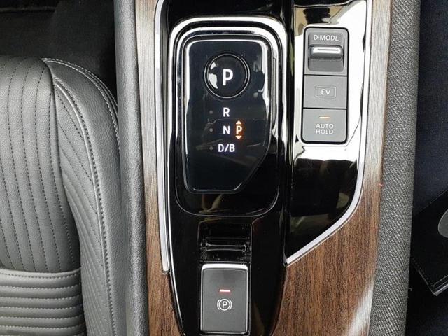 オーラ ４ＷＤ　Ｇ　ＦＯＵＲレザーエディション　ＢＯＳＥ／保証書／純正　ＳＤナビ／インテリジェントルームミラー／エマージェンシーブレーキ／シートヒーター／全方位モニター／車線逸脱防止支援システム／シート　フルレザー／プロパイロット　革シート　４ＷＤ（17枚目）