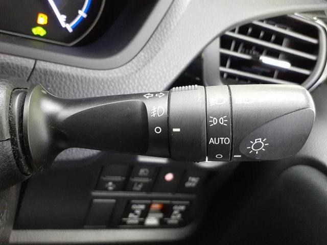 ヴォクシー ハイブリッドZSキラメキ2 エアロ/保証書/純正 10インチ SDナビ/フリップダウンモニター/衝突安全装置/両側電動スライドドア/シートヒーター 前席/車線逸脱防止支援システム/パーキングアシスト バックガイド フルエアロ(17枚目)