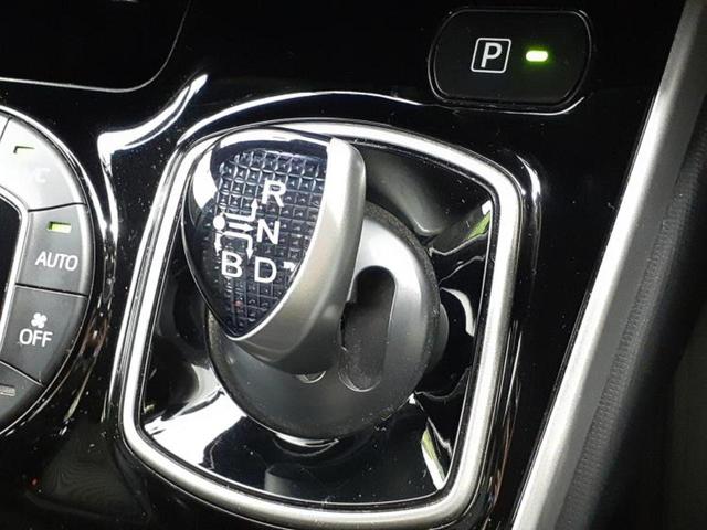 ヴォクシー ハイブリッドZSキラメキ2 エアロ/保証書/純正 10インチ SDナビ/フリップダウンモニター/衝突安全装置/両側電動スライドドア/シートヒーター 前席/車線逸脱防止支援システム/パーキングアシスト バックガイド フルエアロ(18枚目)