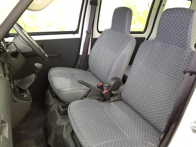 ハイゼットカーゴ スペシャル　新品タイヤ／保証書／社外　ナビ／ＡＢＳ／エアバッグ　運転席／エアバッグ　助手席／パワーステアリング／ワンオーナー／マニュアルエアコン／取扱説明書／ユーザー買取車／パワードアロック／ＵＶカットガラス（6枚目）