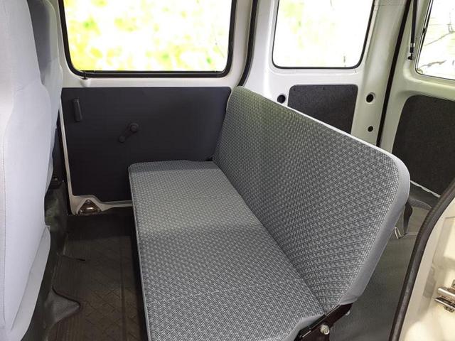 ハイゼットカーゴ スペシャル　新品タイヤ／保証書／社外　ナビ／ＡＢＳ／エアバッグ　運転席／エアバッグ　助手席／パワーステアリング／ワンオーナー／マニュアルエアコン／取扱説明書／ユーザー買取車／パワードアロック／ＵＶカットガラス（7枚目）