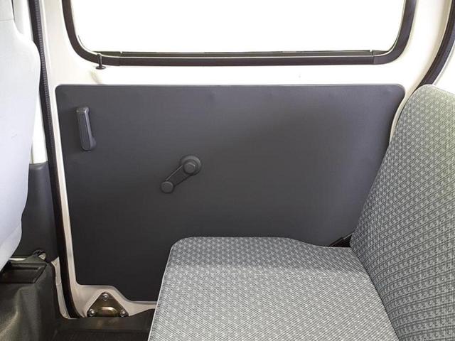 ハイゼットカーゴ スペシャル　新品タイヤ／保証書／社外　ナビ／ＡＢＳ／エアバッグ　運転席／エアバッグ　助手席／パワーステアリング／ワンオーナー／マニュアルエアコン／取扱説明書／ユーザー買取車／パワードアロック／ＵＶカットガラス（23枚目）