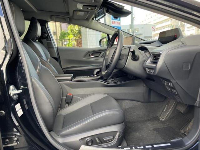 プリウス Z サンルーフ/保証書/純正 SDナビ/デジタルインナーミラー/衝突安全装置/シートエアコン/全方位モニター/車線逸脱防止支援システム/シート フルレザー/パーキングアシスト 自動操舵/電動バックドア(5枚目)