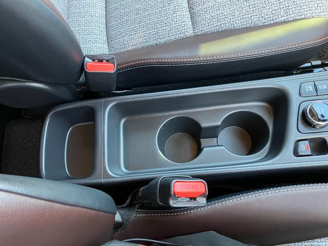 ヤリスクロス ハイブリッドＺ　４ＷＤ　純正８型ナビ　全周囲カメラ　ＥＴＣ　ドライブレコーダー　レーダークルーズコントロール　シートヒーター　トヨタセーフティセンス（36枚目）