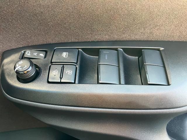 ヤリスクロス ハイブリッドＺ　４ＷＤ　純正８型ナビ　全周囲カメラ　ＥＴＣ　ドライブレコーダー　レーダークルーズコントロール　シートヒーター　トヨタセーフティセンス（41枚目）