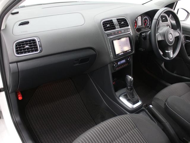 ポロ TSIハイライン フルセグナビ Bluetooth DVD再生 ETC Bソナー オートエアコン 純正アルミホイール フロントフォグランプ アームレスト(10枚目)