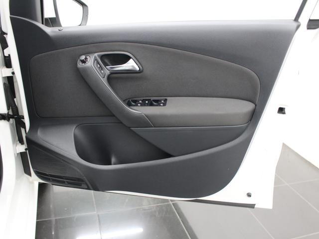 ポロ TSIハイライン フルセグナビ Bluetooth DVD再生 ETC Bソナー オートエアコン 純正アルミホイール フロントフォグランプ アームレスト(28枚目)