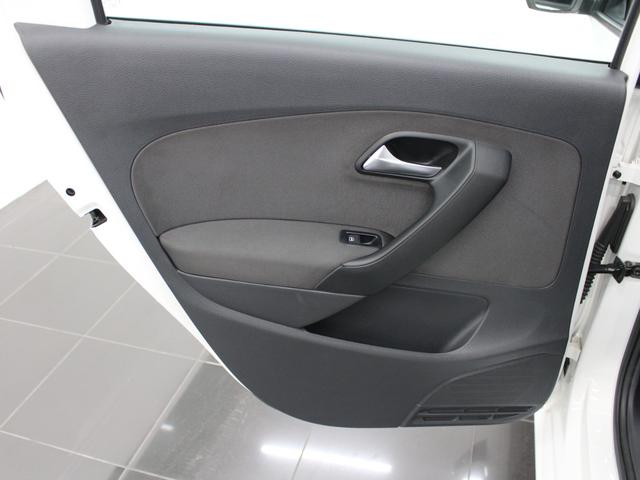 ポロ TSIハイライン フルセグナビ Bluetooth DVD再生 ETC Bソナー オートエアコン 純正アルミホイール フロントフォグランプ アームレスト(31枚目)