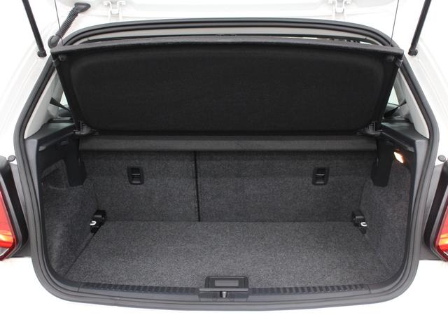 ポロ TSIハイライン フルセグナビ Bluetooth DVD再生 ETC Bソナー オートエアコン 純正アルミホイール フロントフォグランプ アームレスト(32枚目)