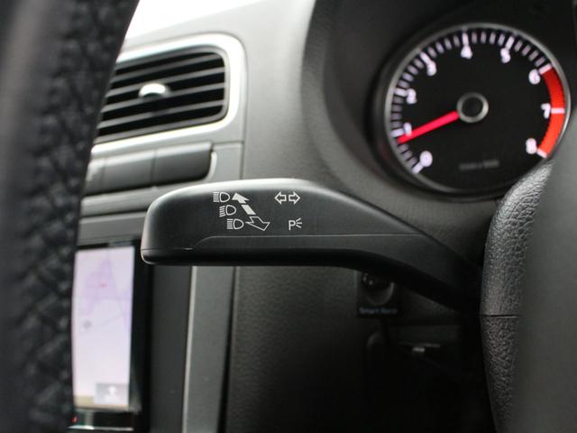 ポロ TSIハイライン フルセグナビ Bluetooth DVD再生 ETC Bソナー オートエアコン 純正アルミホイール フロントフォグランプ アームレスト(49枚目)
