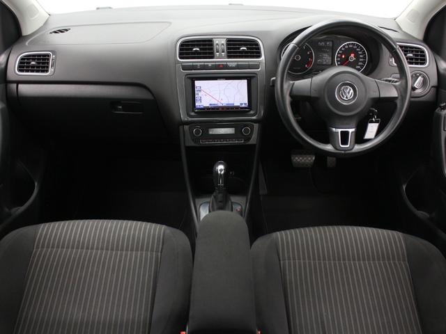 ポロ ＴＳＩハイライン　フルセグナビ　Ｂｌｕｅｔｏｏｔｈ　ＵＳＢ入力　Ｂカメラ　ＥＴＣ　ＨＩＤヘッドライト　フロントフォグランプ　純正アルミホイール　オートエアコン　アームレスト（5枚目）