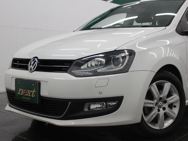 ポロ ＴＳＩハイライン　フルセグナビ　Ｂｌｕｅｔｏｏｔｈ　ＵＳＢ入力　Ｂカメラ　ＥＴＣ　ＨＩＤヘッドライト　フロントフォグランプ　純正アルミホイール　オートエアコン　アームレスト（19枚目）