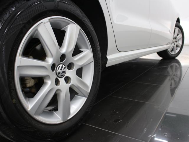 ポロ ＴＳＩハイライン　フルセグナビ　Ｂｌｕｅｔｏｏｔｈ　ＵＳＢ入力　Ｂカメラ　ＥＴＣ　ＨＩＤヘッドライト　フロントフォグランプ　純正アルミホイール　オートエアコン　アームレスト（21枚目）