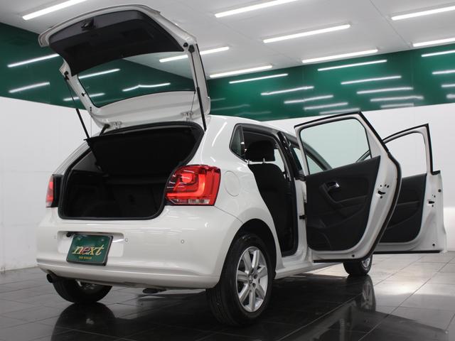 ポロ ＴＳＩハイライン　フルセグナビ　Ｂｌｕｅｔｏｏｔｈ　ＵＳＢ入力　Ｂカメラ　ＥＴＣ　ＨＩＤヘッドライト　フロントフォグランプ　純正アルミホイール　オートエアコン　アームレスト（28枚目）