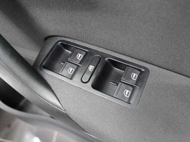 ポロ ＴＳＩハイライン　フルセグナビ　Ｂｌｕｅｔｏｏｔｈ　ＵＳＢ入力　Ｂカメラ　ＥＴＣ　ＨＩＤヘッドライト　フロントフォグランプ　純正アルミホイール　オートエアコン　アームレスト（53枚目）