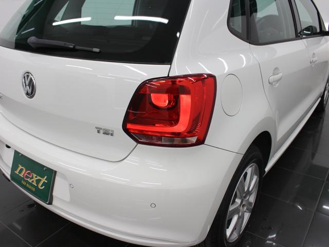 ポロ ＴＳＩハイライン　フルセグナビ　Ｂｌｕｅｔｏｏｔｈ　ＵＳＢ入力　Ｂカメラ　ＥＴＣ　ＨＩＤヘッドライト　フロントフォグランプ　純正アルミホイール　オートエアコン　アームレスト（54枚目）