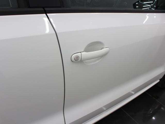 ポロ ＴＳＩハイライン　フルセグナビ　Ｂｌｕｅｔｏｏｔｈ　ＵＳＢ入力　Ｂカメラ　ＥＴＣ　ＨＩＤヘッドライト　フロントフォグランプ　純正アルミホイール　オートエアコン　アームレスト（57枚目）