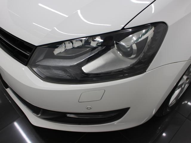 ポロ ＴＳＩハイライン　フルセグナビ　Ｂｌｕｅｔｏｏｔｈ　ＵＳＢ入力　Ｂカメラ　ＥＴＣ　ＨＩＤヘッドライト　フロントフォグランプ　純正アルミホイール　オートエアコン　アームレスト（61枚目）