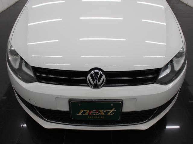 ポロ ＴＳＩハイライン　フルセグナビ　Ｂｌｕｅｔｏｏｔｈ　ＵＳＢ入力　Ｂカメラ　ＥＴＣ　ＨＩＤヘッドライト　フロントフォグランプ　純正アルミホイール　オートエアコン　アームレスト（64枚目）