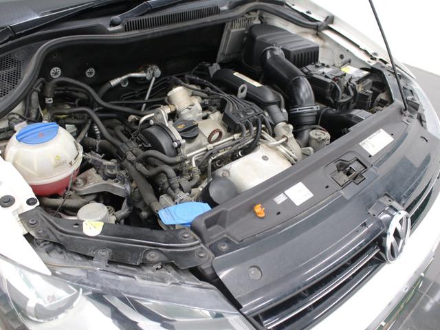 ポロ ＴＳＩハイライン　フルセグナビ　Ｂｌｕｅｔｏｏｔｈ　ＵＳＢ入力　Ｂカメラ　ＥＴＣ　ＨＩＤヘッドライト　フロントフォグランプ　純正アルミホイール　オートエアコン　アームレスト（65枚目）