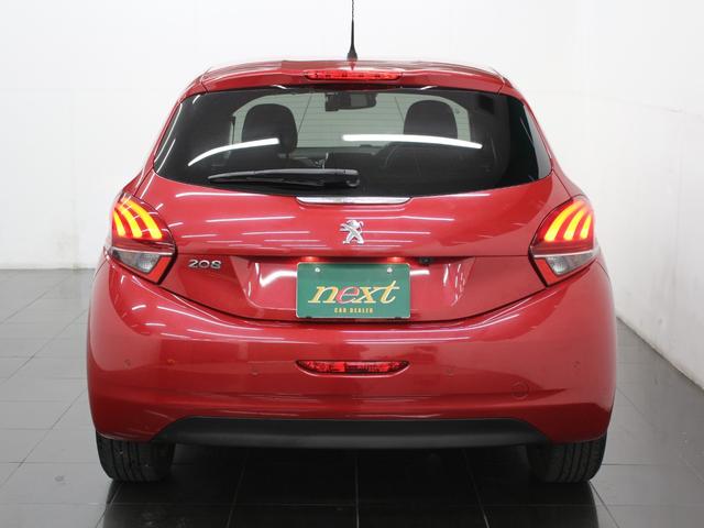 ２０８ アリュール　ファンエディション　ディスプレイオーディオ　カープレイ　Ｂｌｕｅｔｏｏｔｈ　Ｂカメラ　ＥＴＣ　オートライト　純正アルミホイール　オートエアコン　クルコン　アイドリングストップ　衝突被害軽減ブレーキ（4枚目）